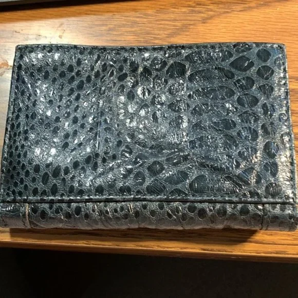 Guess Wallet - Picture 2 of 5